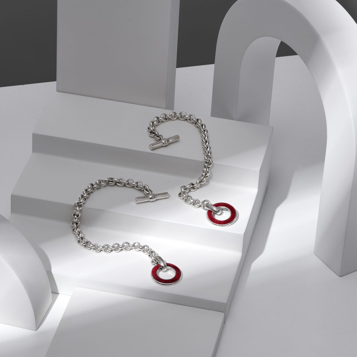 deakin_francis's tweet image. What's Her Favourite Colour? Whether it's a romantic ruby red or a darker sapphire blue, our handmade ladies bracelets and cufflinks offer couples the best Christmas ever.
Pre-order today to ensure delivery in time for Christmas. #DeakinandFrancis #DFHoliday #FineJewellery