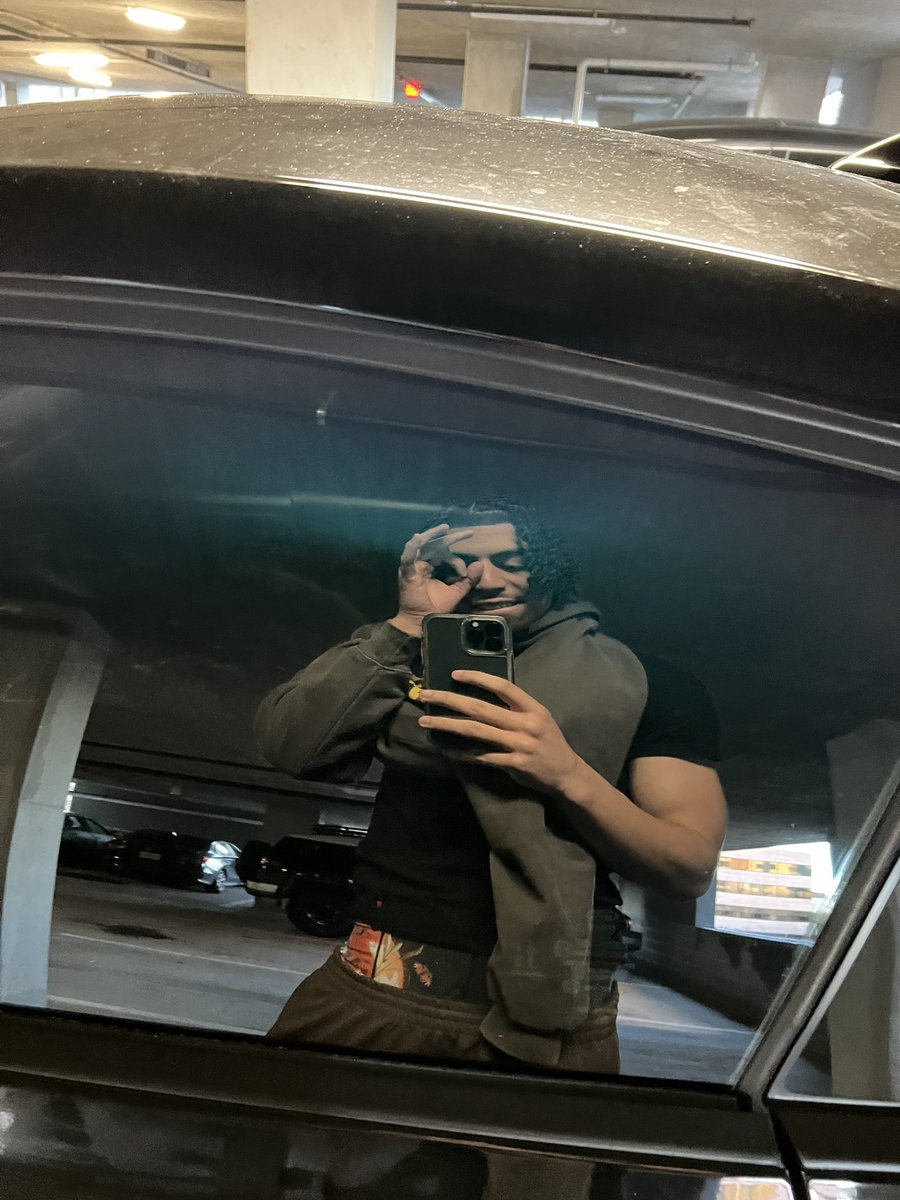 Yuzzyyuwop😏 tweet media
