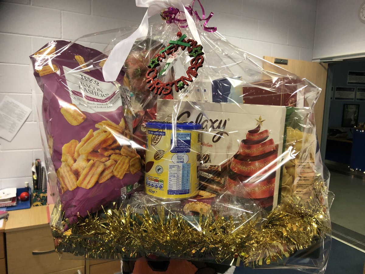 suzanne_robyn's tweet photo. The Havelock Academy Christmas prize drawer hamper - will be drawn on Monday 19th December! You have to be in (school) for a chance to win!💛🐝#happychristmas #teamhavelock https://t.co/NId7g20Wek