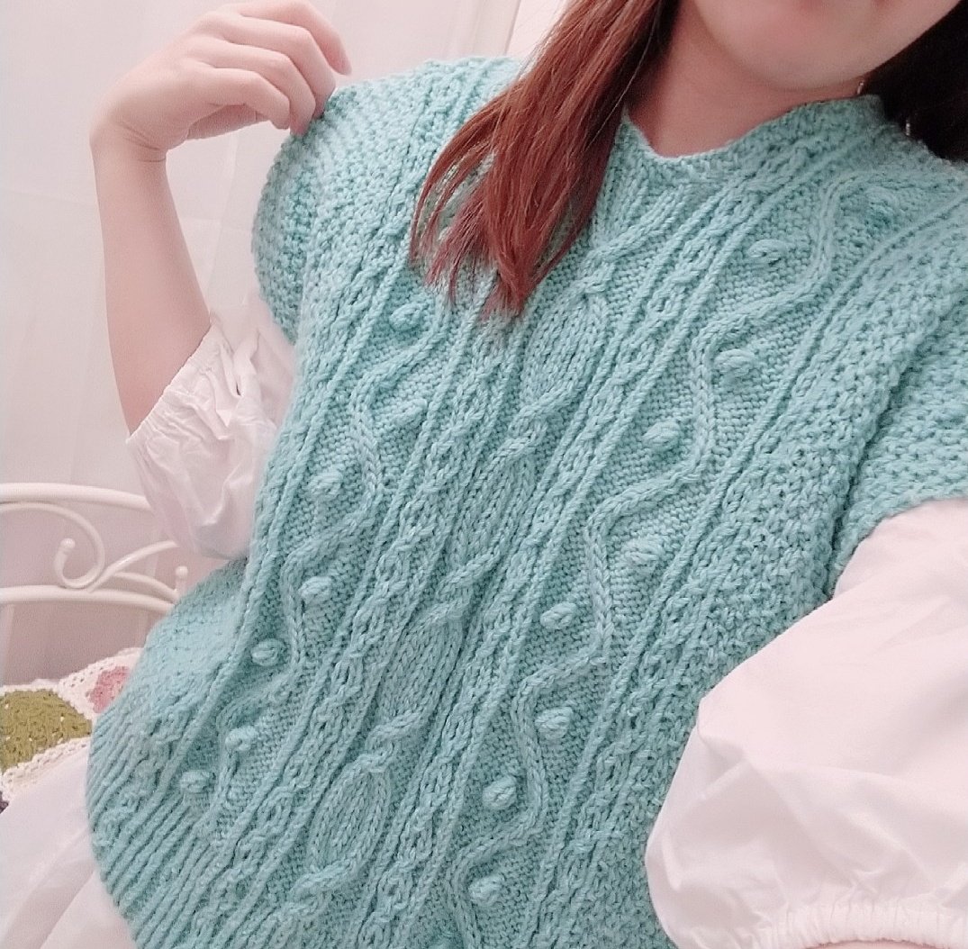 korisuno_oheya's tweet photo. ゆるっとしててあったかかったです🧶

#編んだもの着たよ https://t.co/6zFaziVM6n