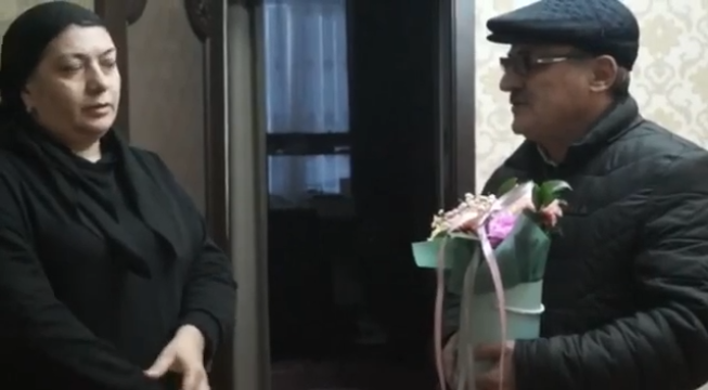 krus_stern's tweet photo. #Russland. Behörden bringen Blumen und Torten zu Angehörigen getöteter Soldaten
Das sei "eine Verhöhnung", schimpft jemand. Man solle sich wohl einen netten Tag machen.
Das ist #RealRussia: #Putin überzieht die #Ukraine mit Krieg und sein Land mit Hohn.
https://t.co/Z8ZpRpbcoS https://t.co/9vvUKQycfX