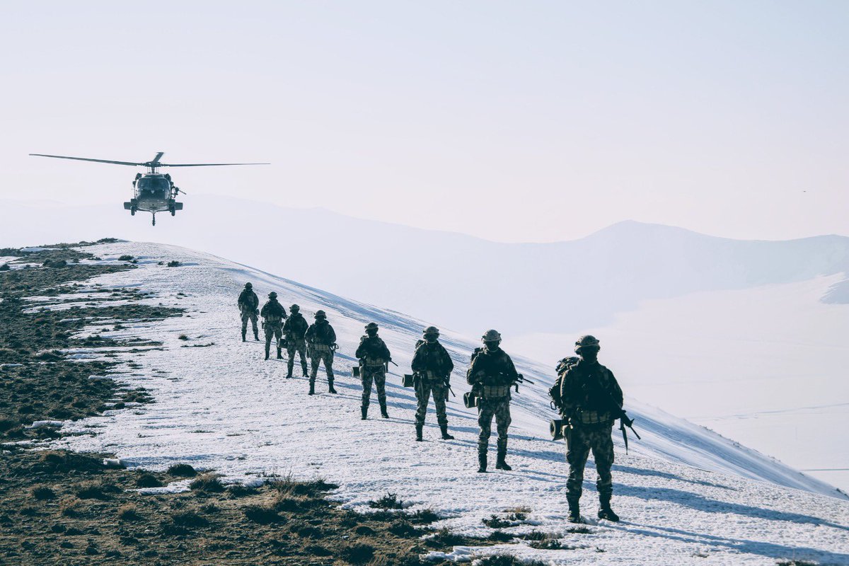 Nefes aldırmayacağız
Adım attırmayacağız 

Terörün kökünü kazıyana kadar mücadeleye devam...

🇹🇷🇹🇷🇹🇷

#PÖH
#PolisÖzelHarekat
#PolisHavacılık