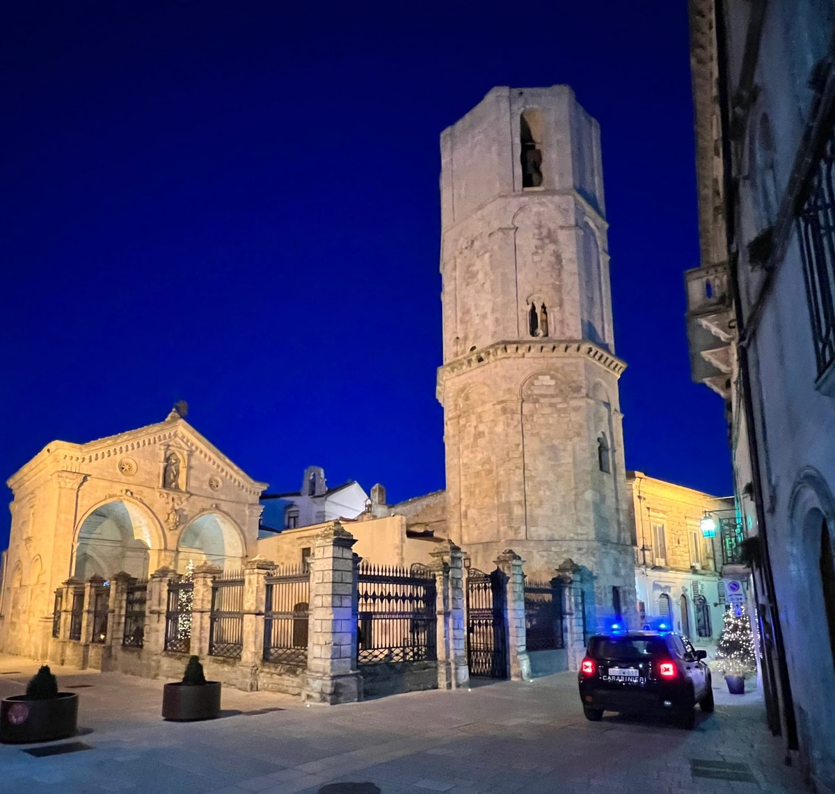 _Carabinieri_'s tweet photo. Buone feste da Monte Sant'Angelo (FG)
#Carabinieri #PossiamoAiutarvi #16dicembre  #ForzaArmate #Difesa https://t.co/9CwCxgLexm