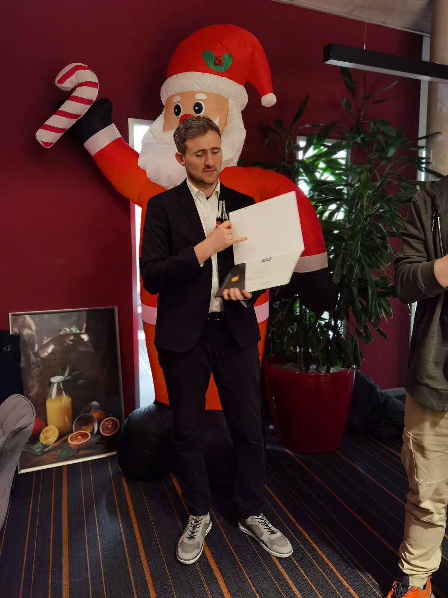 BlazinDaniel's tweet photo. Kapitel geschafft 🍾 #Abschluss #Diploma #Sae #Verleihung #digitalefilmproduktion https://t.co/4RadUi2uXt