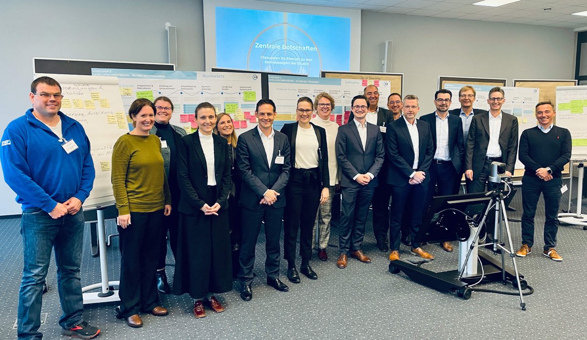BAVChemie's tweet photo. Mit Siebenmeilenstiefeln kommt sie voran: die BAVC-#Transformationsstudie „Chemie-Arbeitswelten 2030“. Gemeinsam mit der @BCG entwickeln wir Antworten auf knifflige und zugleich hochrelevante Fragen zur Zukunft der Arbeitswelt. https://t.co/B4hqAzIeNn https://t.co/rOFYmZjO15