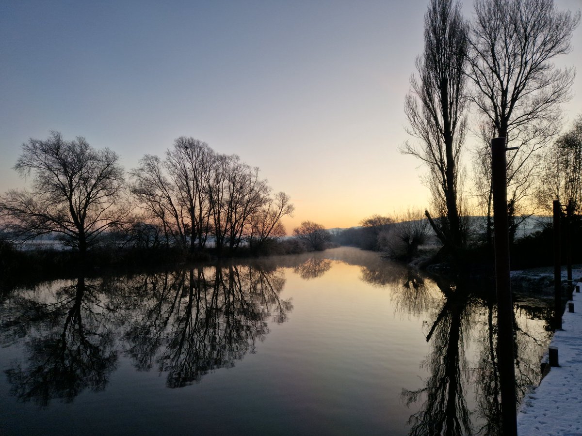 huntjumpken's tweet photo. Good morning Britain https://t.co/HmIHtBPket