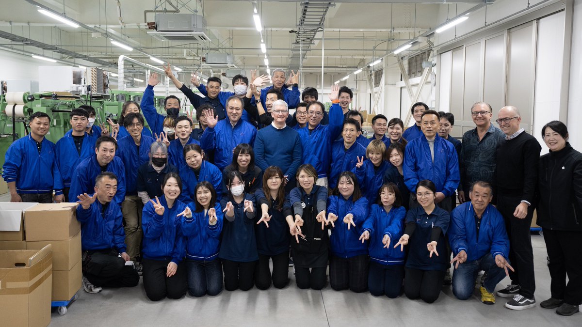 tim_cook's tweet image. Great to visit with the team at Inoue, a family-run business that’s been operating in Fukui for over 70 years. They are bringing together traditional craftsmanship with state-of-the-art manufacturing to weave stunning Apple Watch bands.