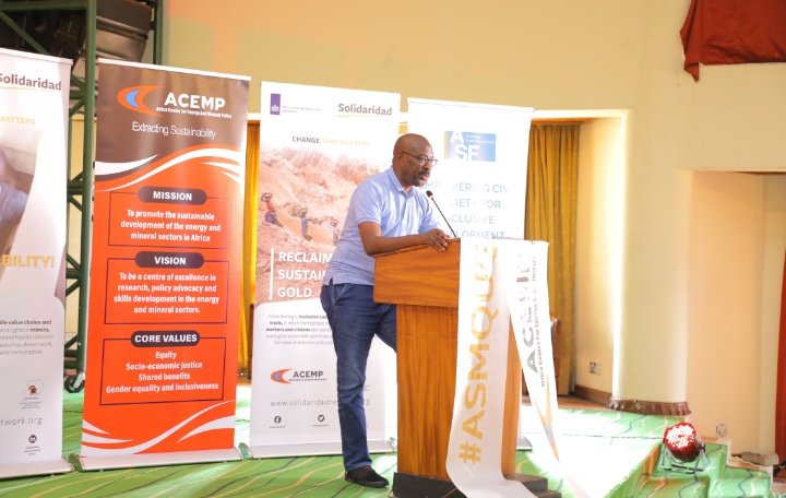 The_Mkutano's tweet photo. ONGOING: UGAASM Chairperson, John Bosco Bukya chairs the final session of #ASMQ22.

🔗Livestream link - https://t.co/iAjwFbqIuT https://t.co/tzpNit3K9d