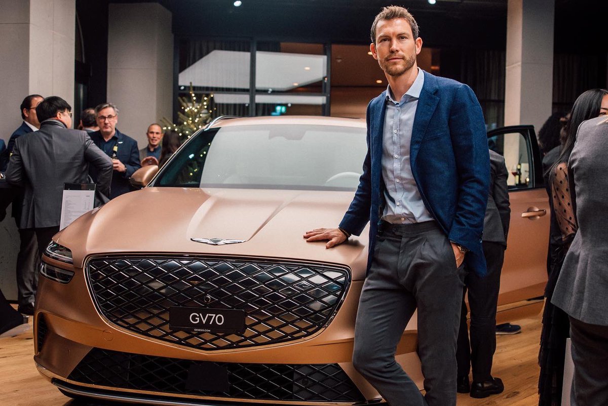 LichtsteinerSte's tweet photo. Genesis just opened its doors in Basel👍🏻 a very innovative concept that respects your time and I really like their electrified models⚡️🔝 #GenesisEurope #MyGenesis #GenesisStudioBasel @genesiseurope https://t.co/Vzl5WqllC9