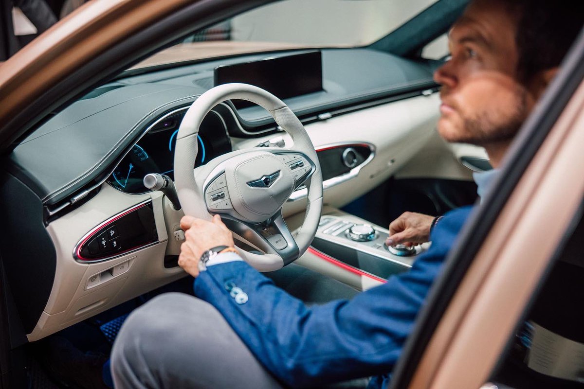 LichtsteinerSte's tweet photo. Genesis just opened its doors in Basel👍🏻 a very innovative concept that respects your time and I really like their electrified models⚡️🔝 #GenesisEurope #MyGenesis #GenesisStudioBasel @genesiseurope https://t.co/Vzl5WqllC9