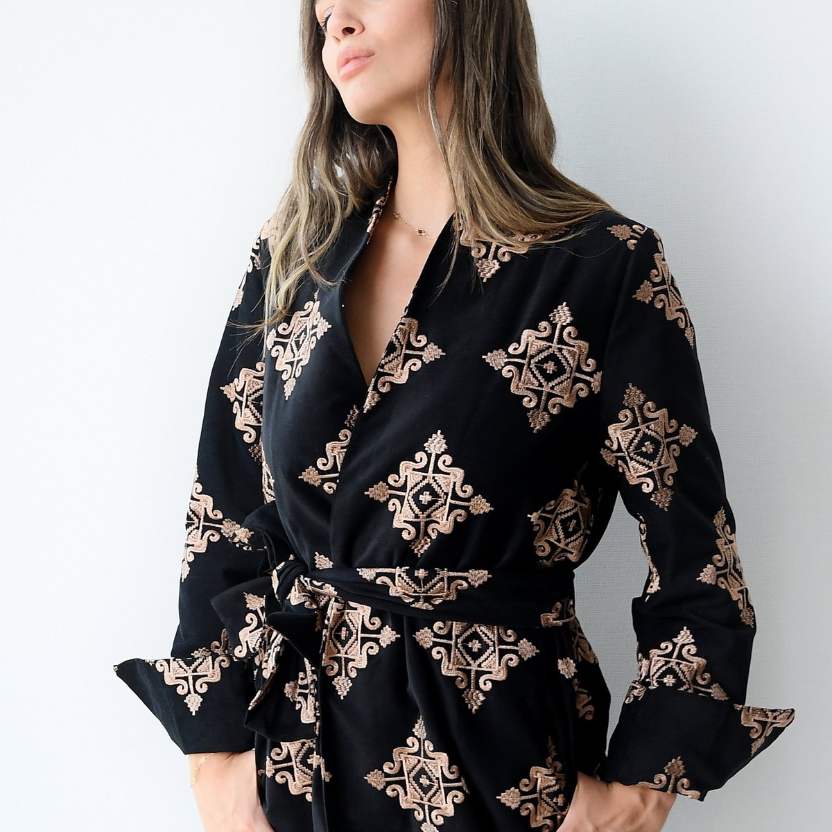MonamoniStyle's tweet photo. حافظي على بريقك وسط غيوم الشّتاء مع هذا الفستان الأسود المميّز!

Check out our complete collection at Maison #Boutique in #Lebanon and at @urbanist store in #Dubai, or place your #orders at +961 70 389 789

#Dress #Midi_Dress #Fall #Beauty #Style #Fashion #Lebanon #Qatar #Trendy https://t.co/S5v9G0ULZd