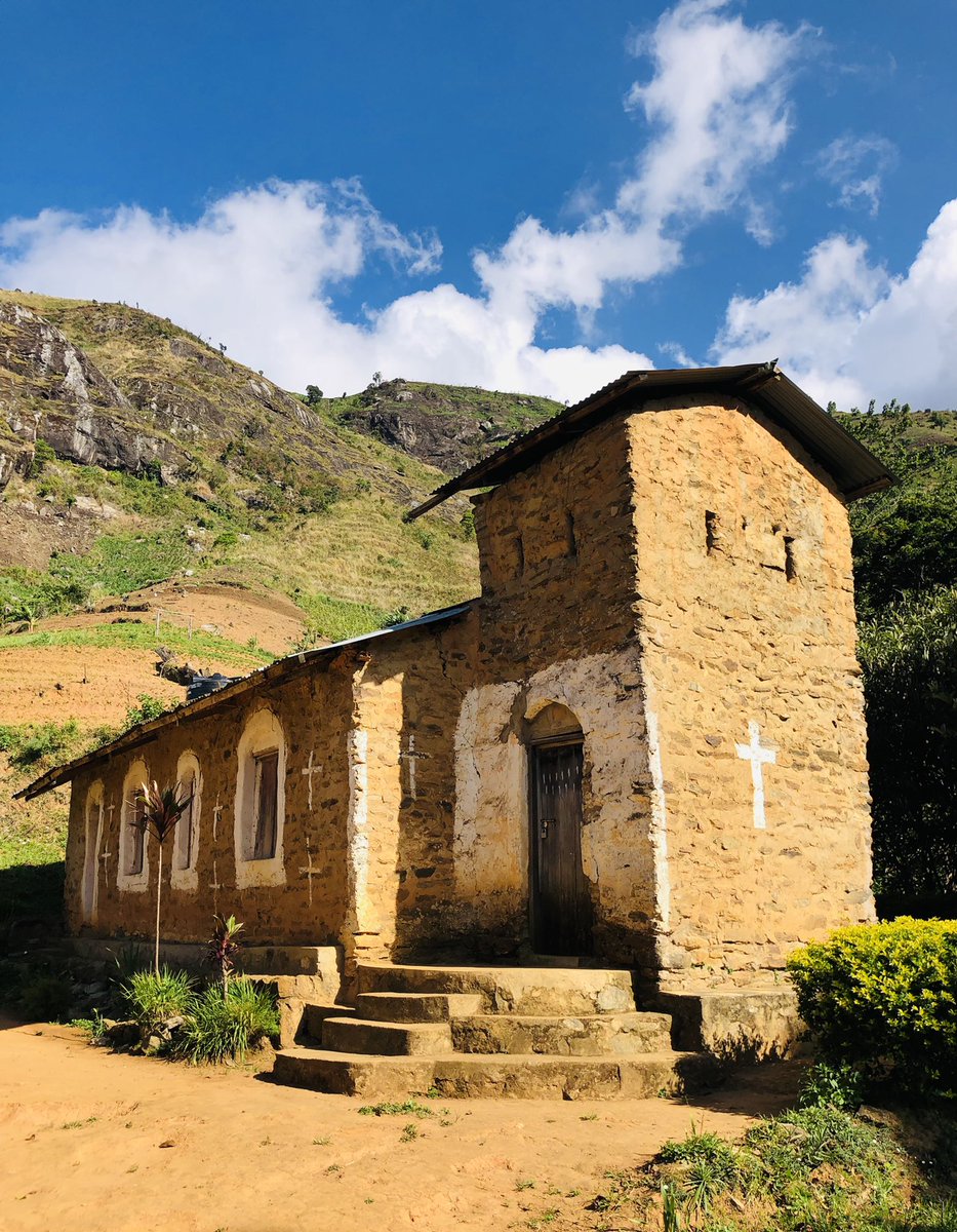 Difficult roads lead to beautiful destinations.
📍: Bondwa Peak, 2170m asl

Disclaimer: 
Bondwa is not for the faint of heart.