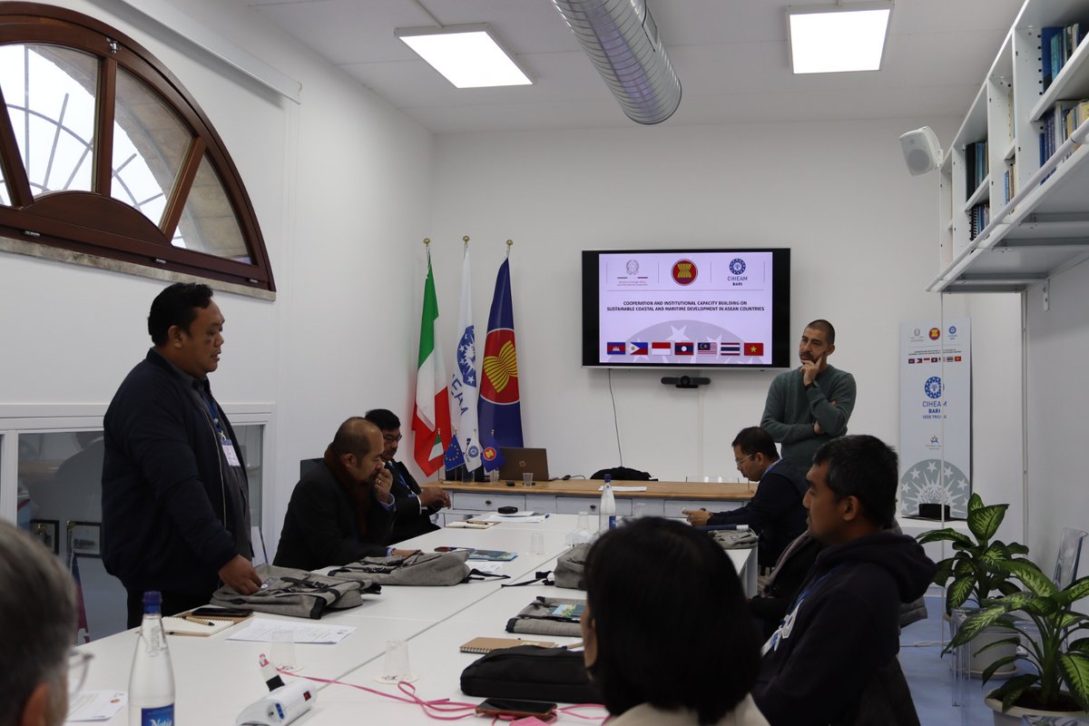 #ItalyMFA and <a href="/CIHEAMBari/">CIHEAM Bari</a> organized the training "Cooperation and institutional capacity building on coastal and maritime development in #ASEAN countries", a training course for ministerial officials that strengthens collaboration between 🇮🇹 and the countries of South-East Asia.
