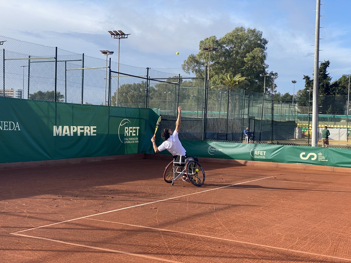 RFETenis's tweet photo. 🤩¡Cita con el mejor #TenisSilla nacional! ¡Las SEMIFINALES del Campeonato de España MAPFRE de Tenis en Silla 2022 EN DIRECTO por @teledeporte! 

📆 Viernes 16
 ⏰   12:00 horas
📍 RC Pineda (Sevilla)
📺 @teledeporte 

♿️SF
De La Puente 🆚 Bukala
Tur 🆚 Siscar

📸 Sofía Martín https://t.co/iZLHmbnDED