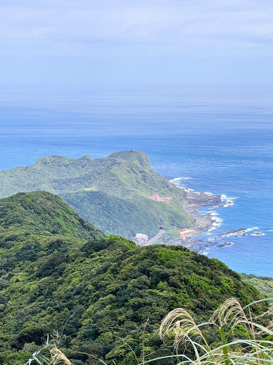 AnushaHiking's tweet photo. Looking at Bitoujiao from a trail I did in April.

#Taiwan #nature #ocean #Taiwanderful https://t.co/4AsHBbnh9X