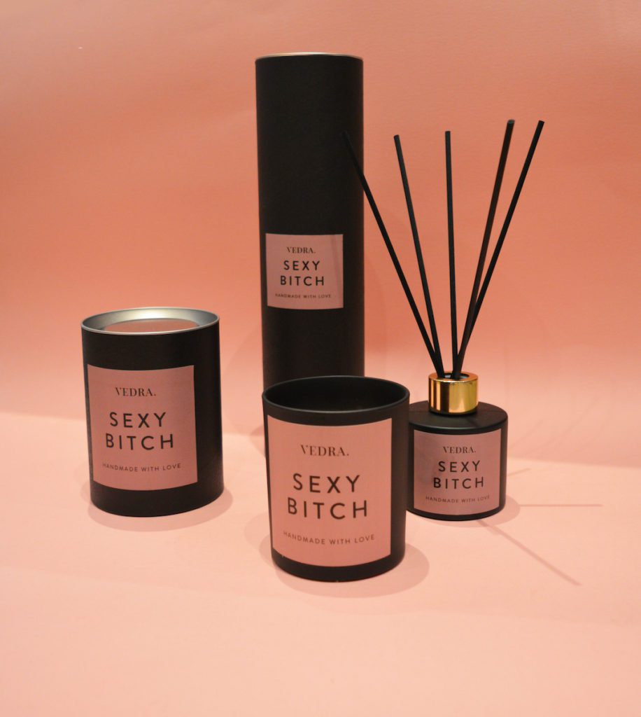 Our resident wellness guru <a href="/Lorna_Jayne_/">_Lornajayne_</a> tries out some health and wellness products that make for great Christmas gifts. Featuring <a href="/Liforme/">Liforme Yoga</a> <a href="/Douvalls/">Douvall's</a> and more

thebespokeblackbook.com/wellness-gift-… 

#wellness #beauty #candles #natural #vegan #crueltyfree #yoga #yogamat #gifts