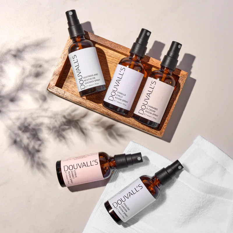TheBespokeBook's tweet photo. Our resident wellness guru @Lorna_Jayne_ tries out some health and wellness products that make for great Christmas gifts. Featuring @Liforme @Douvalls and more

https://t.co/Q9LdWaT7lk 

#wellness #beauty #candles #natural #vegan #crueltyfree #yoga #yogamat #gifts https://t.co/whYBaOTNPf