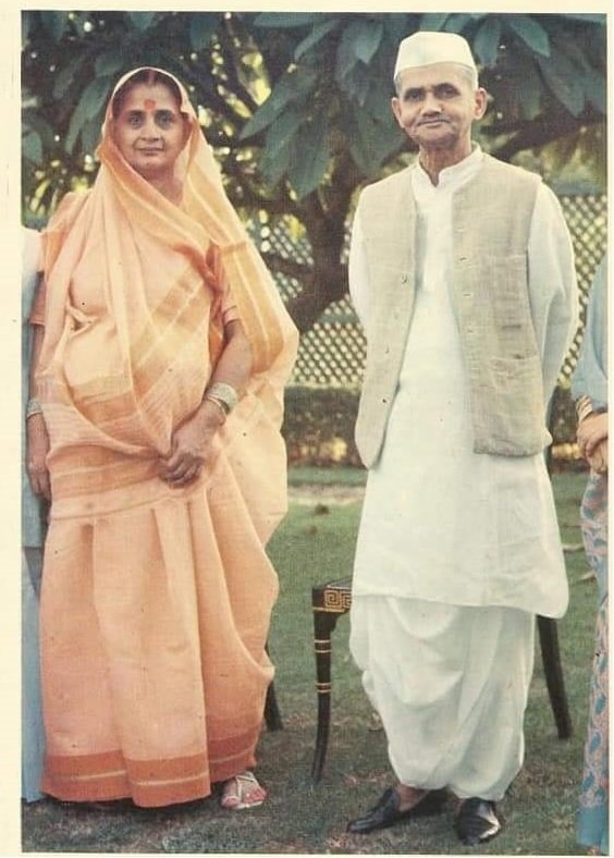 vickyth71284143's tweet photo. @myogioffice @anandmahindra           शाहरुख खान, सलमान खान को लाखों लाइक करते हैं,,देखते है हमारे पूर्व प्रधानमंत्री लालबहादुर शास्त्री व उनकी पत्नी को कौन लाइक करता है?? https://t.co/bkIlMIxUdl