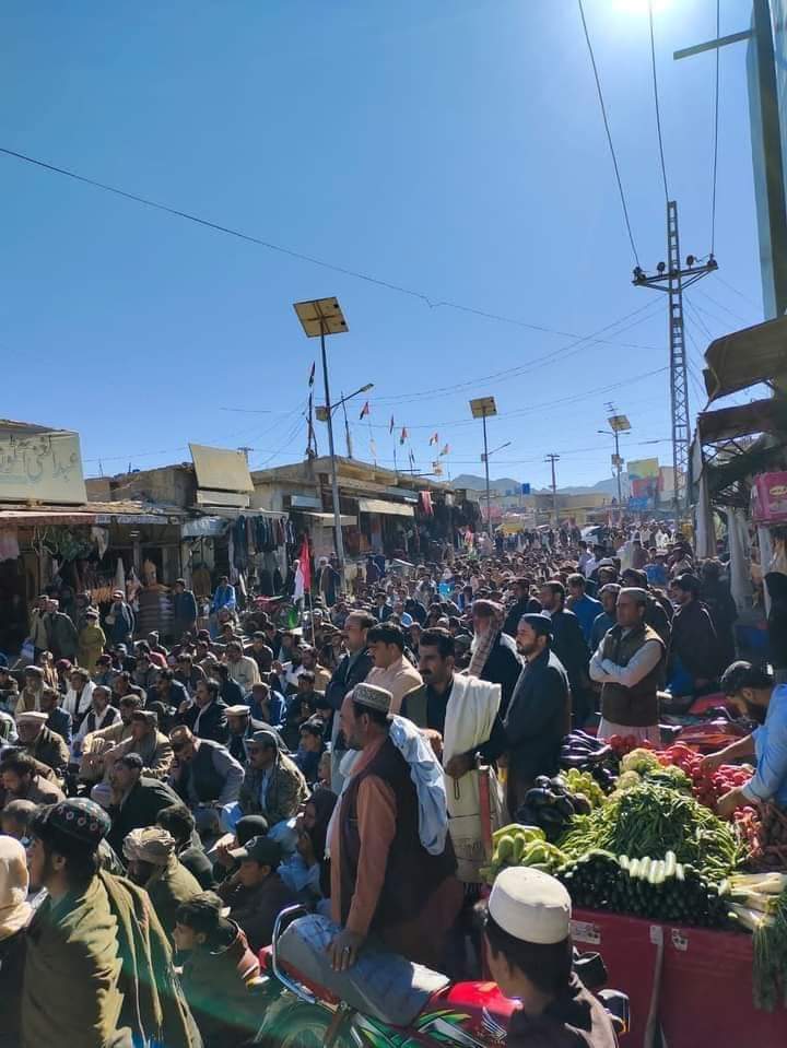 abidkhan8672270's tweet photo. The #Protest demonstration against the illegal #detention of the @Aliwazirna50 by the #Pashtunkhwa milli Awami party continues in #KalaSaifullah.

#PMAPProtests4AliWazir https://t.co/AYOGkrwzUs