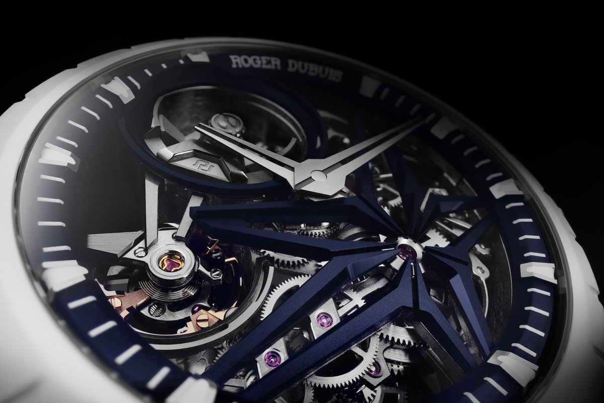 cppluxury's tweet photo. Roger Dubuis teams up with Hypebeast to launch ‘Excalibur Hypebeast Monobalancier’
https://t.co/j4gFaxrCb9
#RogerDubuis #Excalibur #Hypebeast #ExcaliburHypebeastMonobalancier #monobalancier #luxury #luxurywathches #watches #collaboration #capsule @HYPEBEAST @Roger_Dubuis https://t.co/cp64689oJx