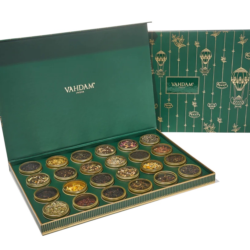 Our festive taste tester <a href="/styleLis/">Lis-Marie Lidén</a> gets Christmas ready by trying out a selection of savoury treats from condiments to tea and coffee to hampers. Featuring @belazu_co @VahdamTeas <a href="/BirdandBlendTea/">Bird & Blend Tea Co.</a> <a href="/robertsdorset/">Robert's Dorset</a> <a href="/SeggianoFoods/">Seggiano</a> <a href="/OlioGuglielmi/">Olio Guglielmi</a> @samslarderw6

thebespokeblackbook.com/christmas-food…