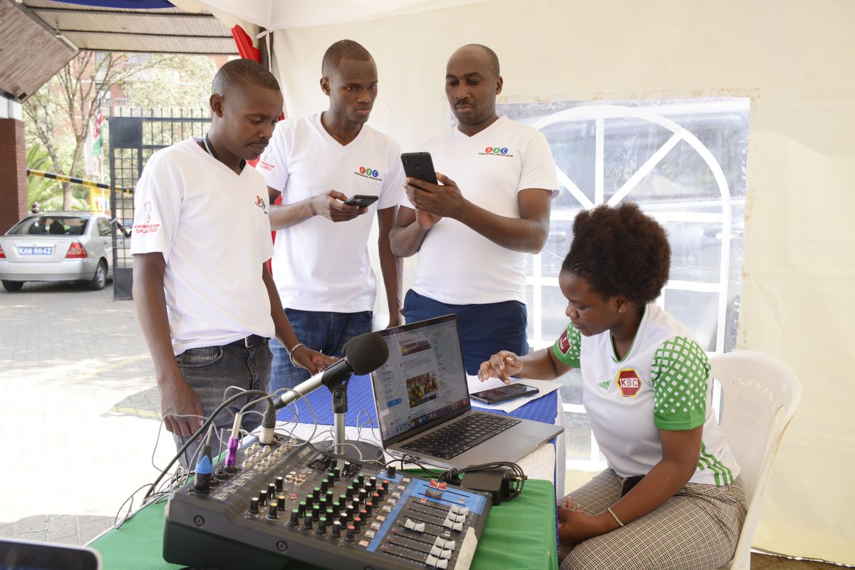 We are underway at the Broadcasting House; you can win a gift hamper or airtime by simply tweeting #WCikoKBC ^EK #WCikoKBC