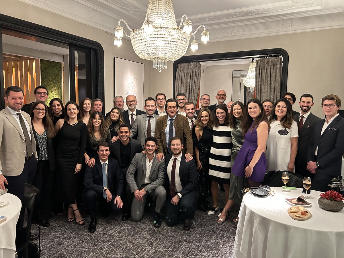 joanfundi's tweet photo. After three years, finally the Christmas dinner 2022 of the Urology Department ⁦@FPuigvert⁩. https://t.co/4gcf1PXUwL