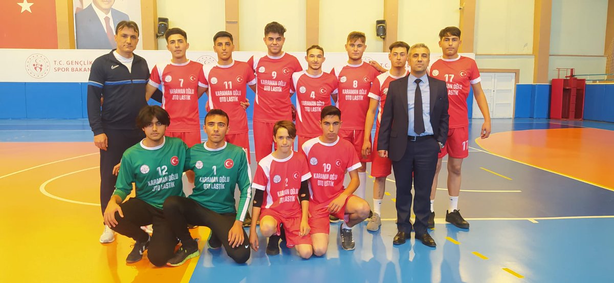 ACIGOLMEM's tweet photo. Acıgöl Damat İbrahim Paşa Anadolu Lisesi Nevşehir liseler arası yapılan hentbol turnuvasında erkekler kategorisinde il 1.'si olmuştur.Şampiyon öğrencilerimizi ve emeği geçen öğretmenlerimizi tebrik ediyoruz 👏👏👏
@DamatLisesi 
@zeynelkolutek
@paladin_geda_38
@semihkirim https://t.co/swinQwHlKZ