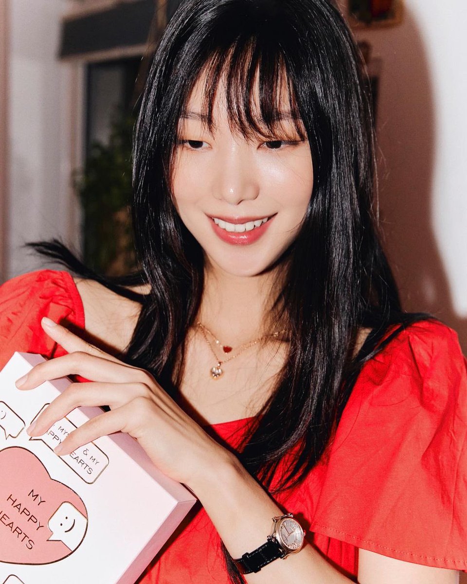 LEEHOJUNGTHFANS's tweet photo. [ IG : holly608 ] - 221216

🦊 : ‘ Ready for X-Mas with @ / chopard 🎄
#chopardholidayseason #chopardgift ’
🔗 : https://t.co/spfidEJcNt

: โฮจองกับ Chopard พร้อมทรงผมหน้าม้าน่ารักมากเลยค่ะ 🥹❣️
 
#이호정 #LEEHOJUNG #อีโฮจอง https://t.co/MQ31ryD0AM