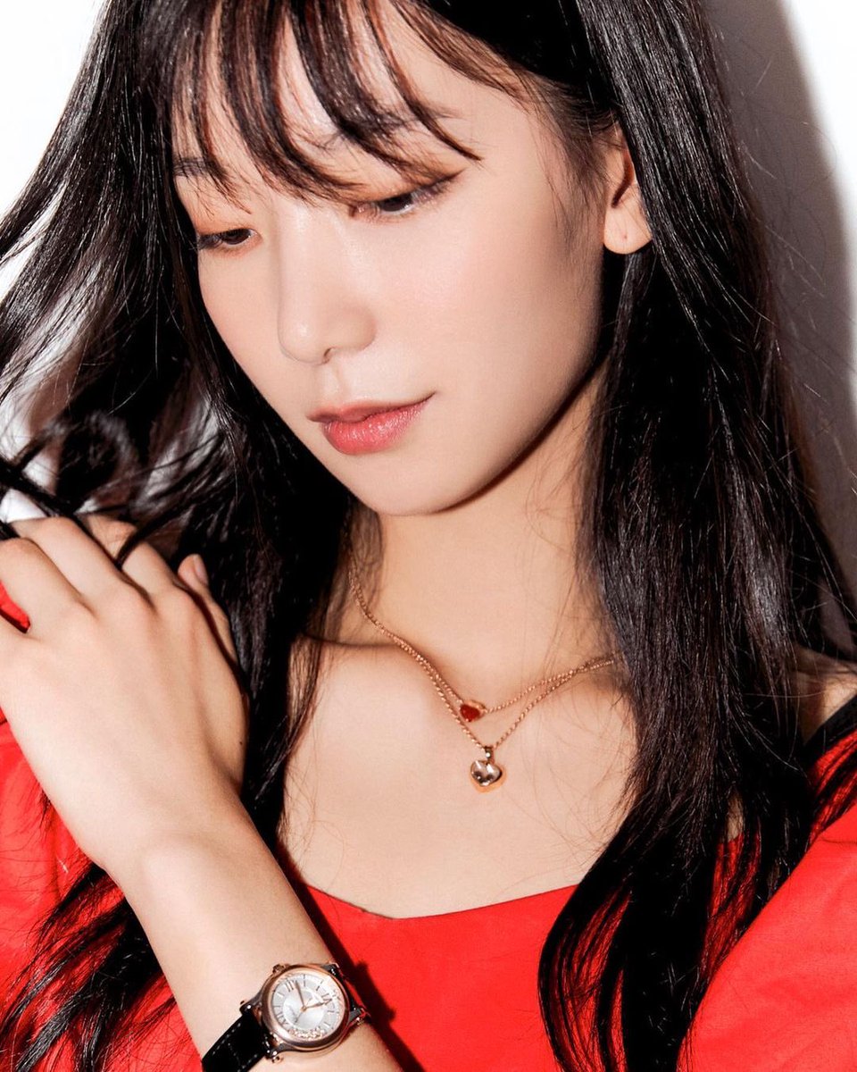 LEEHOJUNGTHFANS's tweet photo. [ IG : holly608 ] - 221216

🦊 : ‘ Ready for X-Mas with @ / chopard 🎄
#chopardholidayseason #chopardgift ’
🔗 : https://t.co/spfidEJcNt

: โฮจองกับ Chopard พร้อมทรงผมหน้าม้าน่ารักมากเลยค่ะ 🥹❣️
 
#이호정 #LEEHOJUNG #อีโฮจอง https://t.co/MQ31ryD0AM