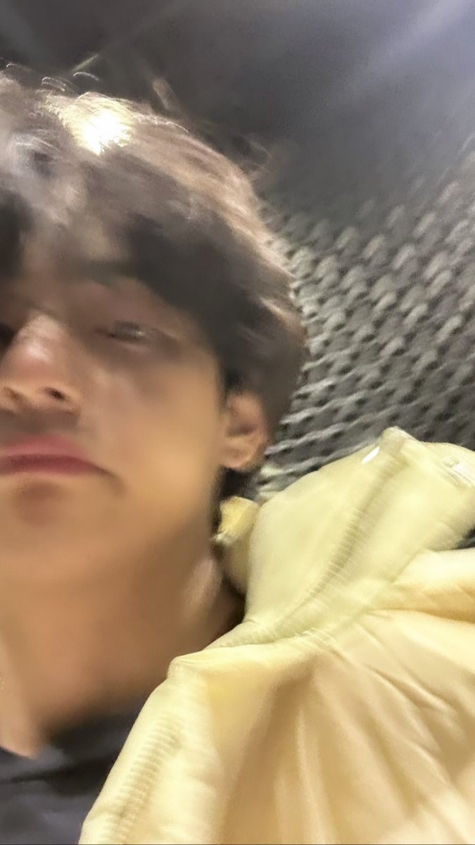 unoffcialBTStwt's tweet photo. LUCKY 
#V #뷔 https://t.co/x7Oetxc7J1