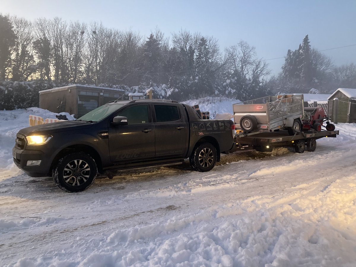 logicsmedia's tweet photo. -12 degrees and a snow covered start but deliveries still rolling out! https://t.co/sHs8HHXZ8V
