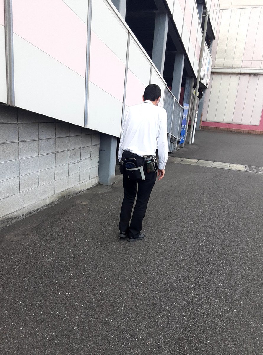 koge_simo's tweet photo. 今日も寒かったですが、
外で元気な主任！
素敵です✨

#湖月下郡
#パチンコ
#２枚目は隠し撮りです。寒かったらしい https://t.co/K32b8Azyy5