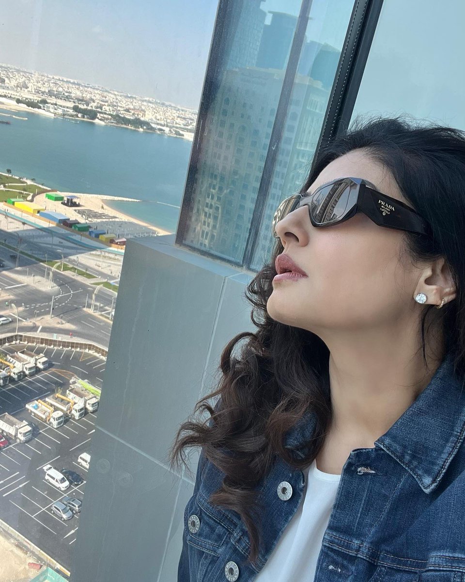 TandonRaveena's tweet photo. Main aur meri tanhai…. Aksar yeh baatien karte hain…. Tum hote to aisa hota, Tum  hote toh waisa hota.  Agar Tum yahan hote then It’s always your way or  the  highway . Hahahahhahahahahah 😂😂😂🤪🤪🤪🤪♥️♥️♥️♥️♥️ https://t.co/1R1OPSEvgw