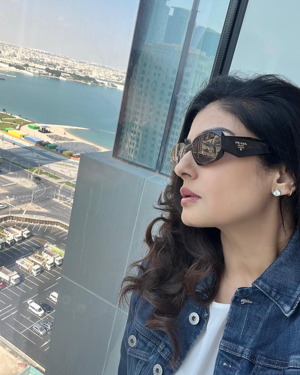 TandonRaveena's tweet photo. Main aur meri tanhai…. Aksar yeh baatien karte hain…. Tum hote to aisa hota, Tum  hote toh waisa hota.  Agar Tum yahan hote then It’s always your way or  the  highway . Hahahahhahahahahah 😂😂😂🤪🤪🤪🤪♥️♥️♥️♥️♥️ https://t.co/1R1OPSEvgw