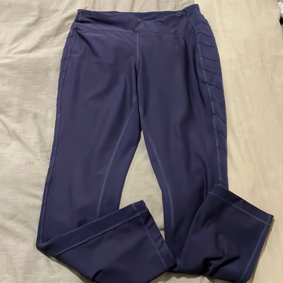 BoBlake20712955's tweet photo. So good I had to share! Check out all the items I'm loving on @Poshmarkapp #poshmark #fashion #style #shopmycloset #lululemonathletica #clubmonaco #raedunn: https://t.co/BLTbCUqZlT https://t.co/0jXJFLXskG