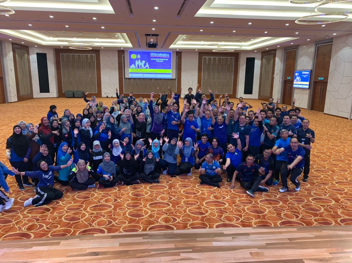 Berlangsung program Senamrobik JKR WP Putrajaya sempena Sambutan Hari Profesional Teknikal Negara 2022..<a href="/anita_shafie/">Anita Mohamed Shafie</a> <a href="/RobertAG_JKR/">Robert AG</a> <a href="/Hanifah_Abd/">Hanifah Abdullah</a>