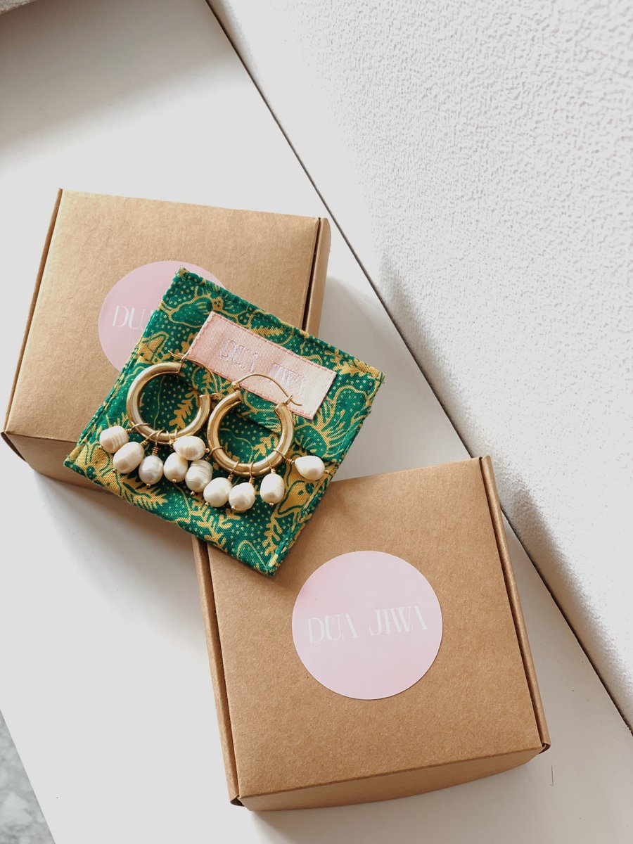 Festive season is upon us 🤍🎄
👉🏼 Find the perfect Christmas gift for your loved ones at <a href="/yema/">charles wendell</a>.bali Christmas Market.
December 17th-18th Frpm 1PM till 9PM

#aestheticjewelry #pearls  #pearlsjewelry #aestheticaccount #aestheticfashion #jewelrygram #xmasmarket #bali #balilife