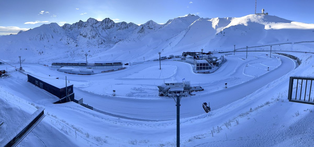 En place sur le Circuit d’Andorre pour la deuxième manche de la saison! Les conditions sont parfaites pour un nouveau show sur glace 🤩
<a href="/andorraworld_ad/">AndorraWorld - Andorra Turisme</a> 
#tropheeandros #etropheeandros #andorre #andorra🇦🇩 #andorraworld #snow #mountains