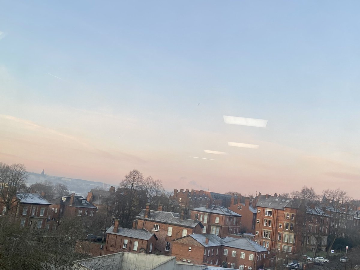 Isabelle_Smith8's tweet photo. Pretty views of the Leeds skyline from the @LeedsCTRU office this morning ❄️ https://t.co/u8NnN12o5B
