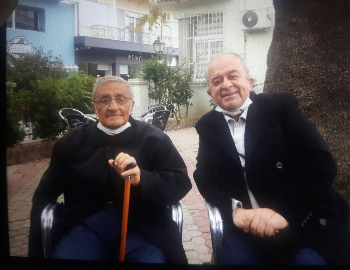 Yıllardır birlikte olduğum,acı- tatlı günler yaşadığımız,azınlığımızın değişik kurum ve kuruluşlarında başkanlık,yöneticilik yapmış olan canlı tarih,hoş sohbet,değerli abim Aydın M.Arif'in ölüm haberini büyük bir üzüntü ile öğrendim.Allah'tan rahmet diliyorum.Mekanı Cennet olsun.