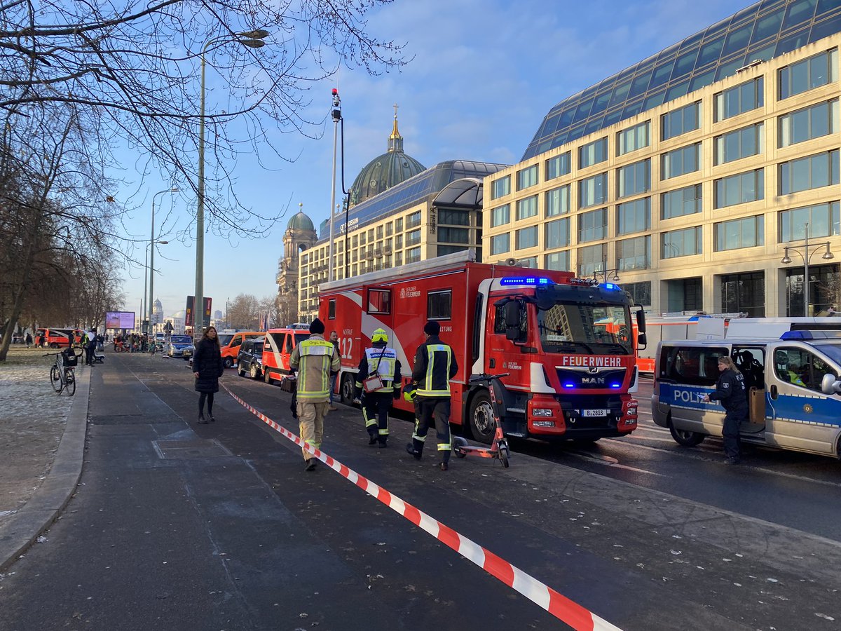 Emergency services still on site at the Radisson hotel where the burst aquarium is located. Apparently the water from the tank is now underground. #berlin #breakingnews