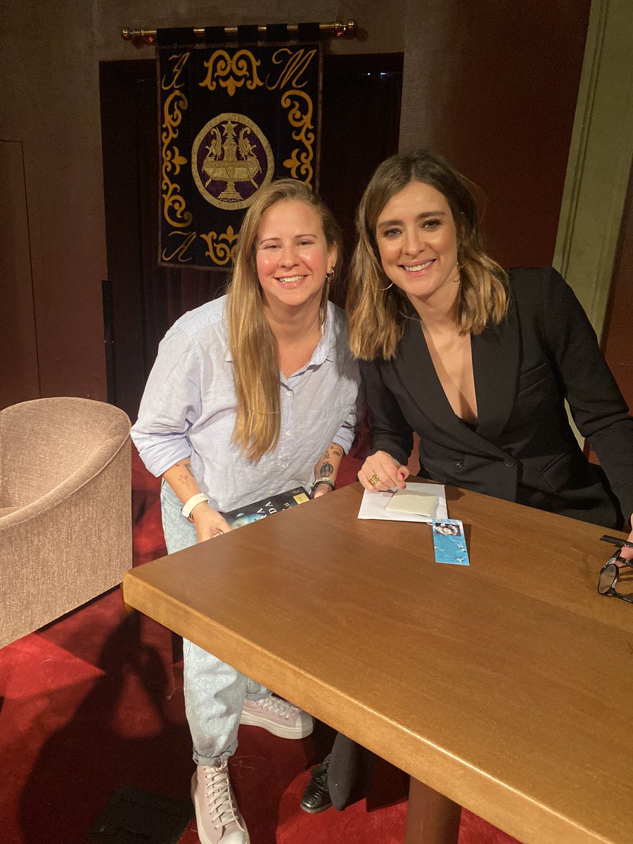 AnguloLore's tweet photo. Una noche perfecta junto a @SandraBarneda y @vanesamartin_ en el Ateneo de Madrid. Admiración y complicidad. https://t.co/6mAok42Ol2