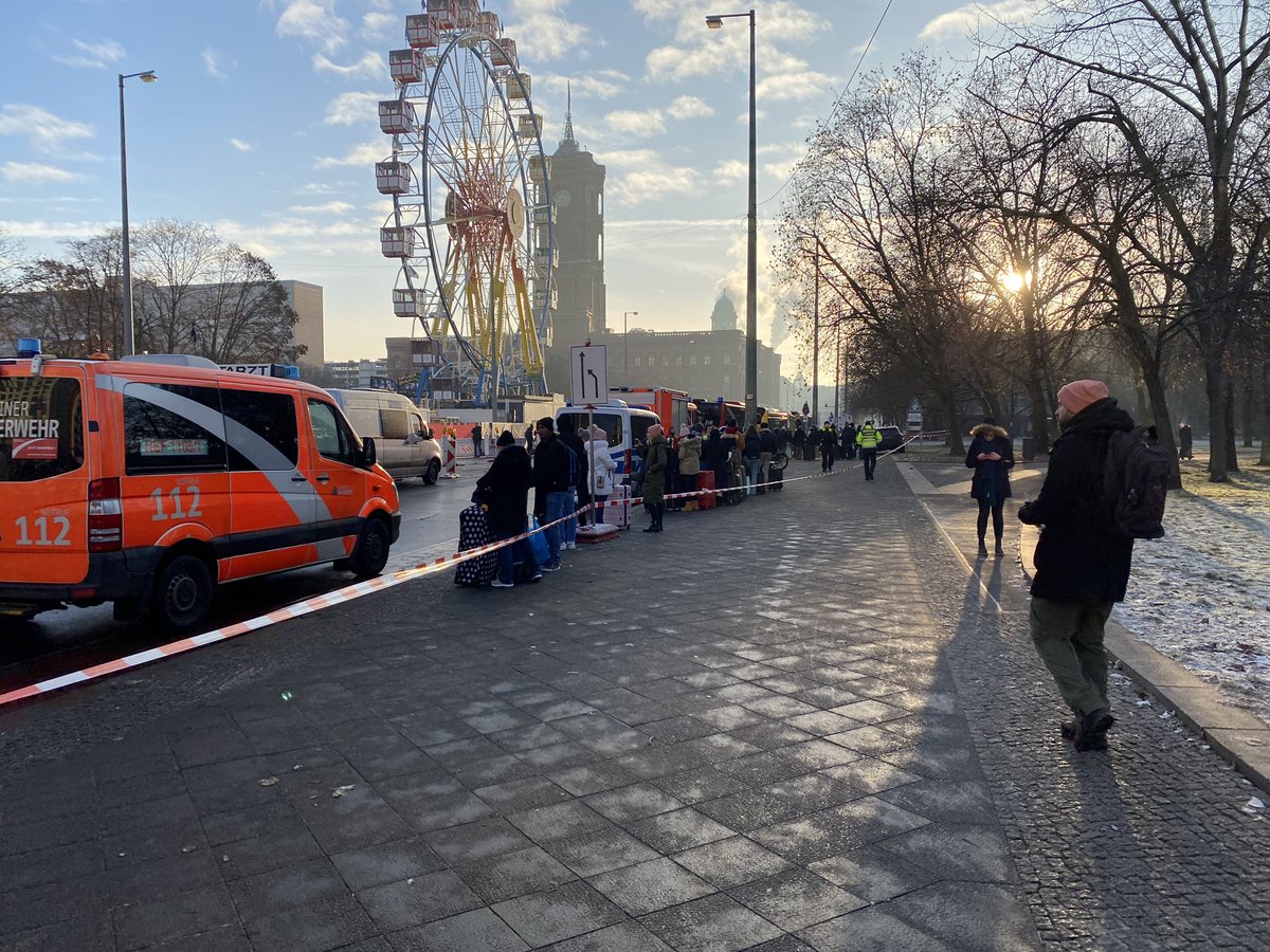 All 400 guests who were staying at the Radisson hotel have been evacuated. They are waiting to be transported to another hotel in Berlin. #berlinaquarium