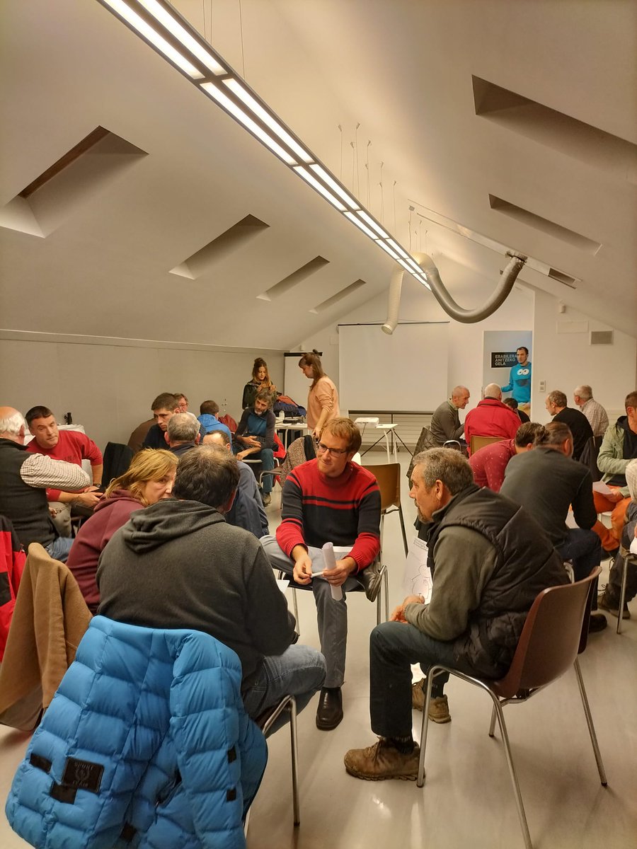 urdunakoudala's tweet photo. 💡🔋➡ 25 pertsona inguru batu dira #energia #berriztagarri-en #komunitatea sortzeko bigarren #bilera-ra
👀 Ikusi argazkiak 👇
💡🔋➡ Unas 25 personas se han sumado a la segunda #reunión para la creación de una #comunidad de #energías #renovables
👀 Mira las fotografías 👇 https://t.co/OTUAKeTZve