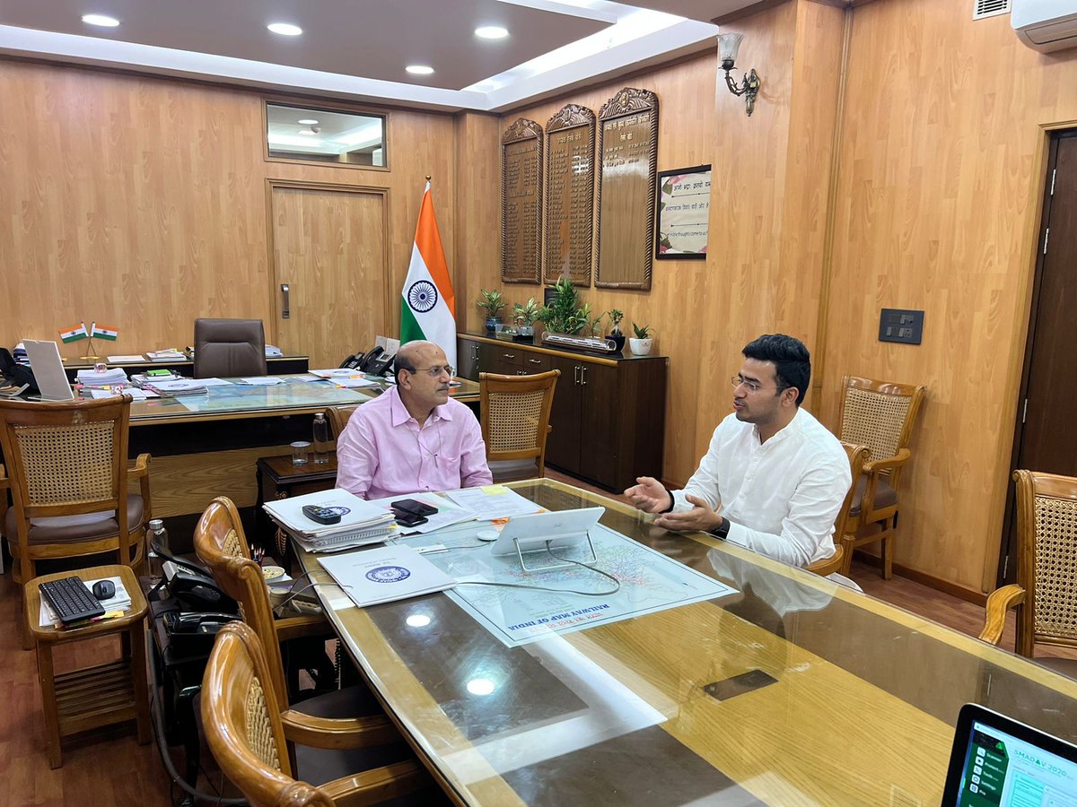 Tejasvi_Surya's tweet image. Met Sri VK Tripathi, Chairman of Railway Board in Delhi today.

Had a detailed discussion regarding work on Bengaluru Suburban Railway Project.

Also urged for a full-time appointment of MD for K-Ride as early as possible.

#BengaluruUrbanMobility