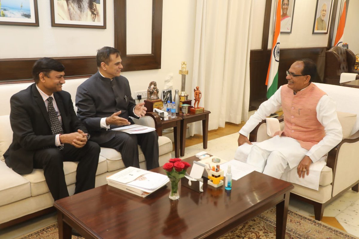 RAJPUT_NBS's tweet photo. आज भोपाल में मध्य प्रदेश के मुख्यमंत्री माननीय श्री @ChouhanShivraj जी से मुख्यमंत्री आवास पर सौजन्य भेंट की। https://t.co/iEPVhTuSud