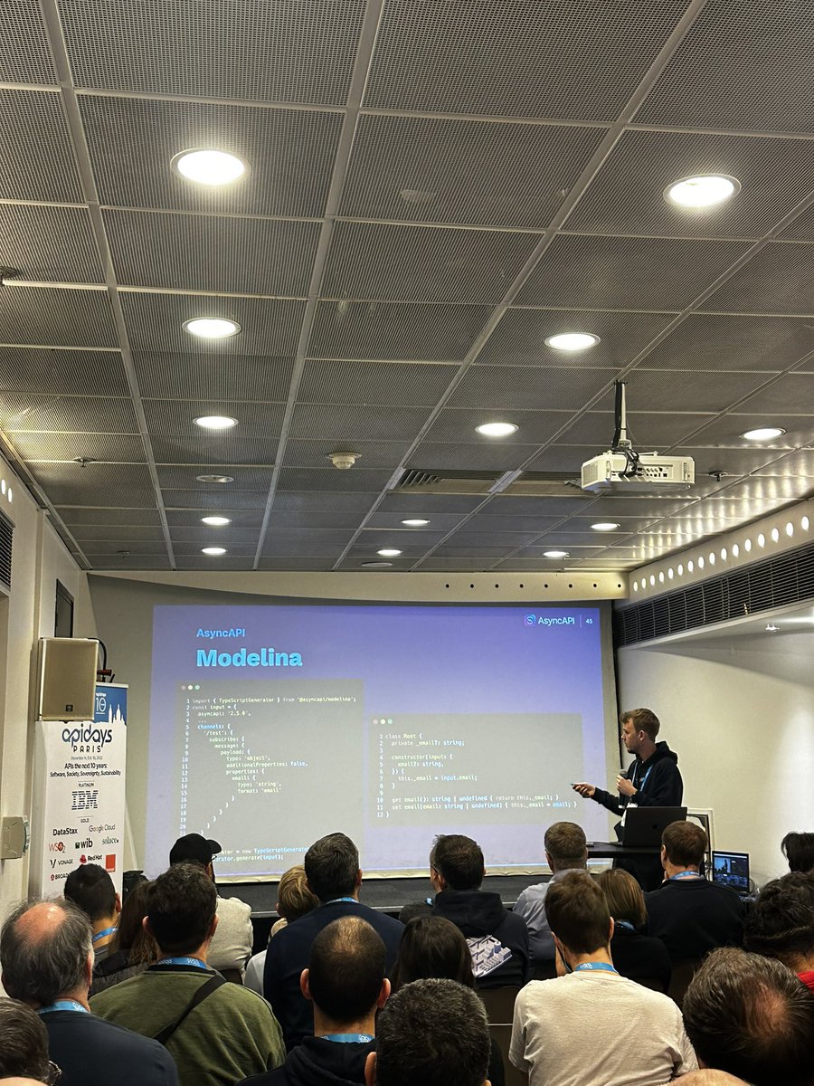 poojamakes's tweet image. Big crowd for @JonasLagoni who is talking about generating models with Modelina with @AsyncAPISpec
@APIdaysGlobal Paris!