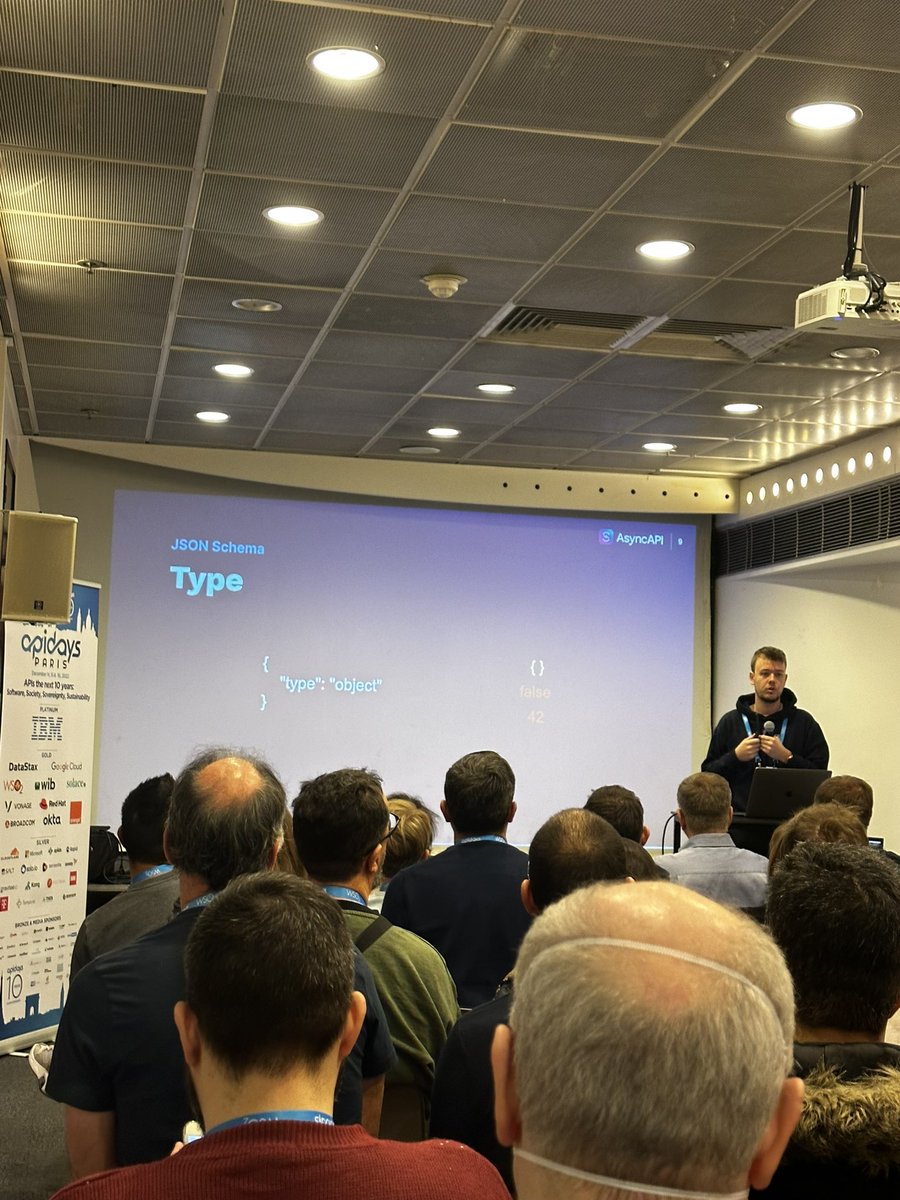 poojamakes's tweet image. Big crowd for @JonasLagoni who is talking about generating models with Modelina with @AsyncAPISpec
@APIdaysGlobal Paris!