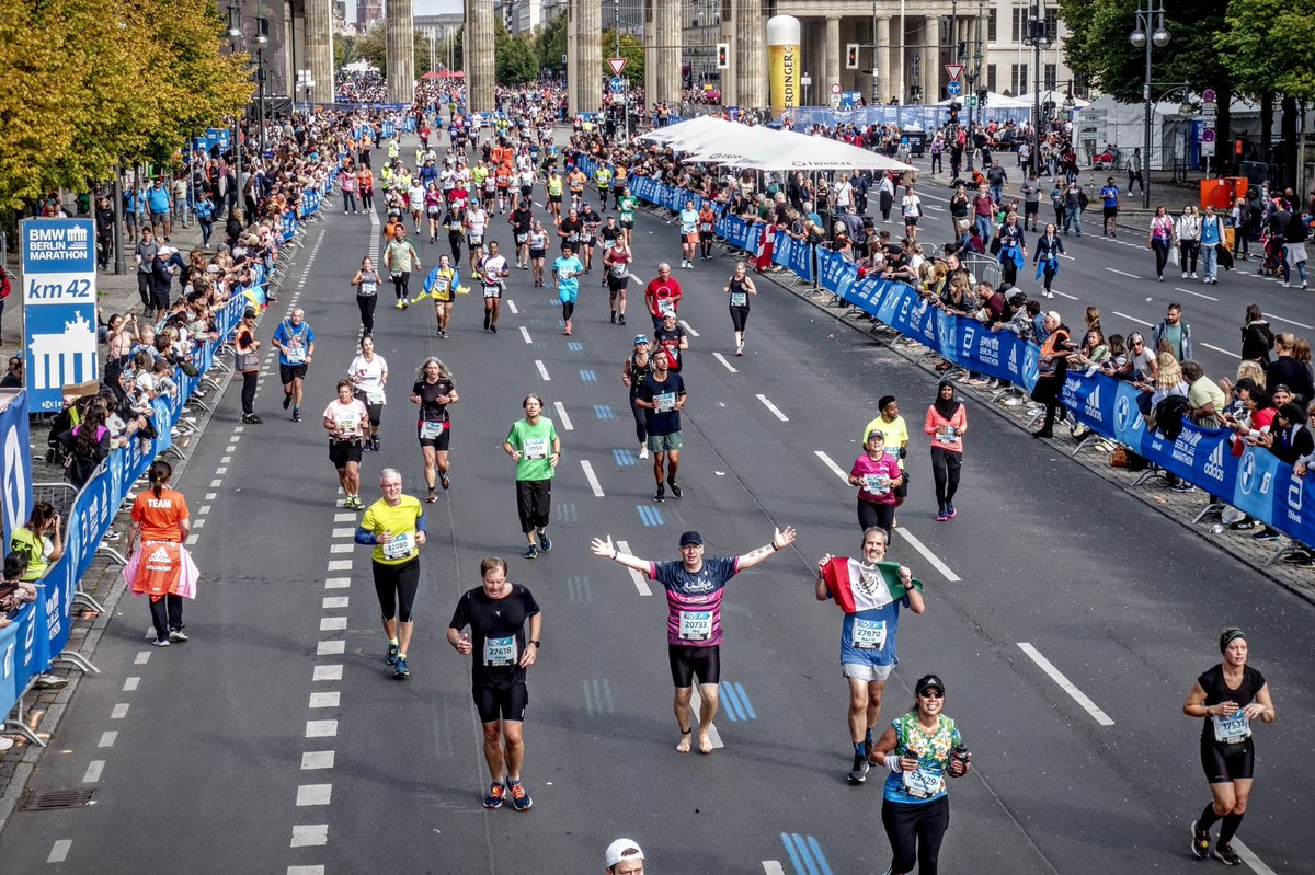 Mein #Barfuß #Berlin #Marathon in vier Bildern. Es war fantastisch. 😃
